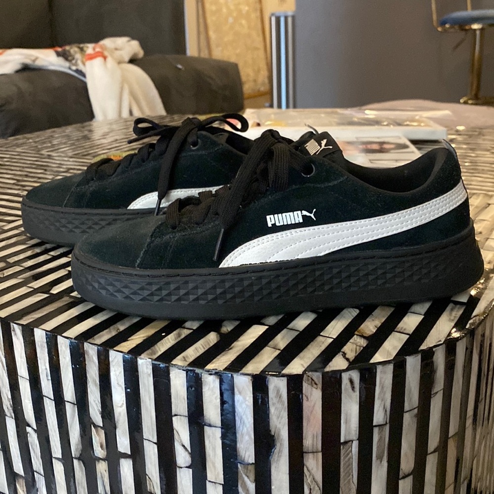 Black and white puma sneakers 🖤
